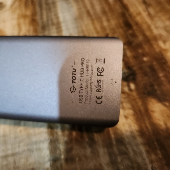 TOTU  USB C HuB 9 in 1 Triple Display Ports- 2 HDMI, VGA, SD, MICRO SD, 3 USB,PD - Picture 4 of 4